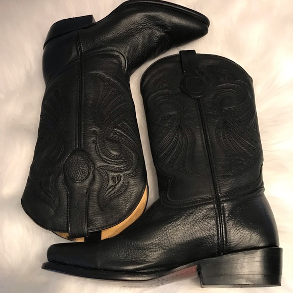 Boots - Picture 3 of 3